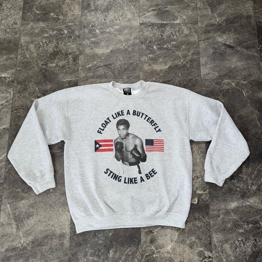 Worn Free Muhammed Ali Boxing Gray Sweatshirt Size Large